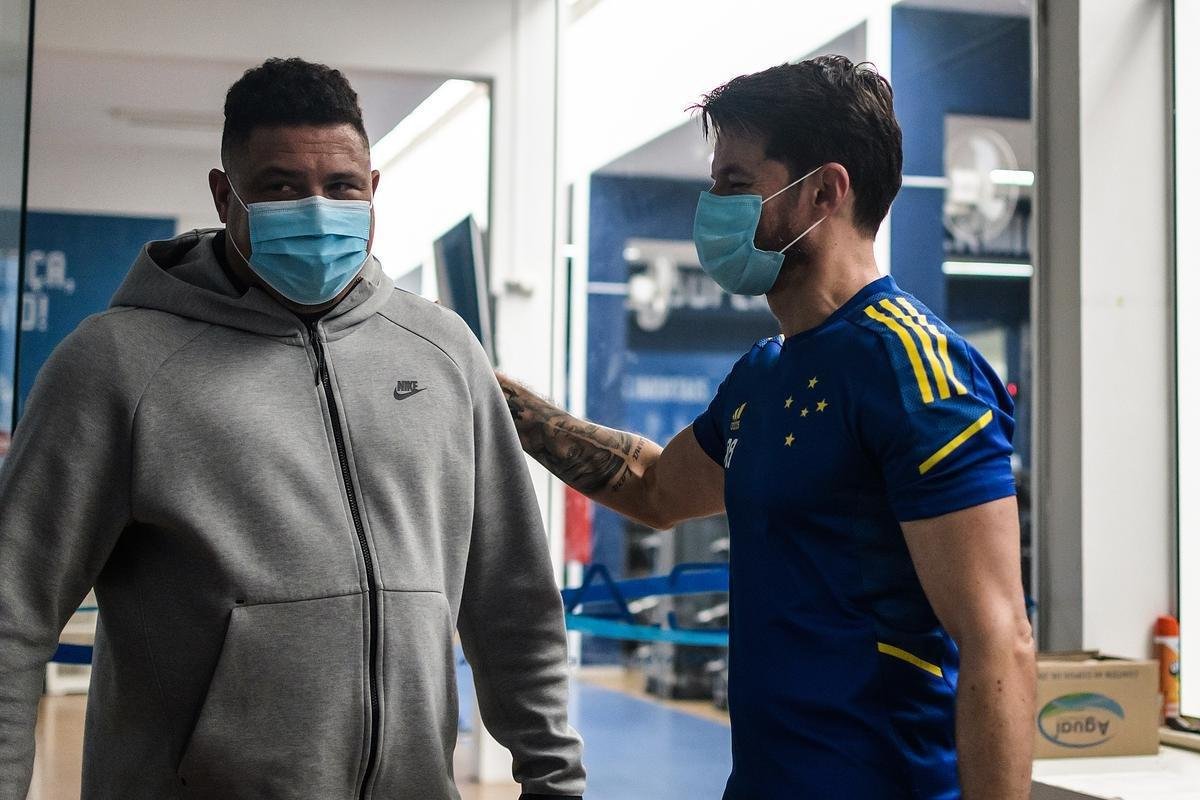 Em sua primeira visita  Toca da Raposa II, Ronaldo concedeu entrevista coletiva e teve contato com jogadores e comisso tcnica do Cruzeiro. Ele tambm se encontrou com scios da categoria Diamante.