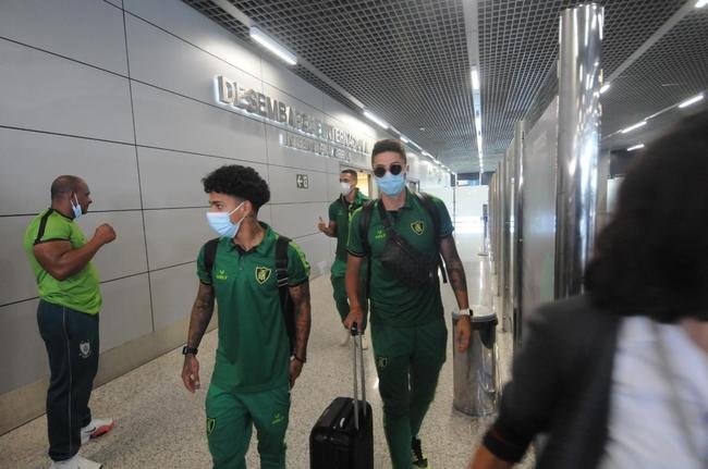 Amrica desembarca em Confins depois de classificao  fase de grupos da Copa Libertadores, conquistada com vitria nos pnaltis sobre Barcelona, em Guayaquil 