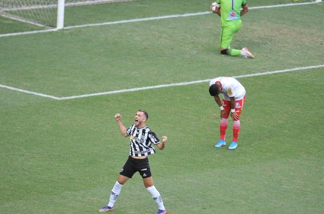 Fotos do jogo de ida da semifinal do Mineiro entre Tombense e Atltico, no Independncia, em Belo Horizonte.
