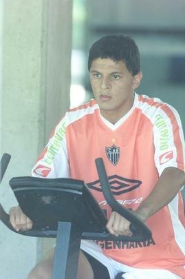 Pablito Gimenez - O atacante paraguaio teve uma passagem curta pelo Atlético. Foram apenas oito jogos em 2005 - 1 pelo Campeonato Mineiro e sete pelo Campeonato Brasileiro, quando o clube acabou rebaixado. Na estreia, contra o Mamoré, pelo Estadual, ele sofreu o pênalti que resultou no gol da vitória. Na mesma partida, ele fraturou o pé esquerdo e ficou seis meses sem jogar. Ele não fez gols pelo clube.
