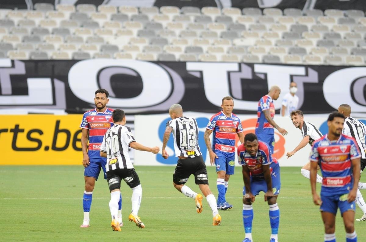 Fotos do duelo entre Atltico e Fortaleza, no Mineiro, em Belo Horizonte, pela 33 rodada do Campeonato Brasileiro