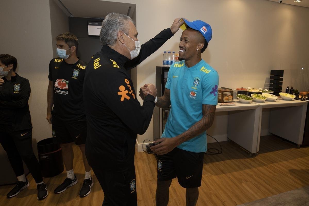 Jogadores se apresentam  Seleo Brasileira