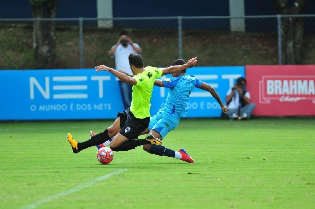 Jogo-treino foi disputado na tarde deste sbado, na Toca da Raposa II