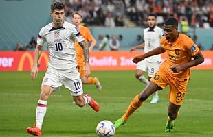 Lances do jogo entre Holanda e Estados Unidos pelas oitavas de final da Copa do Mundo.