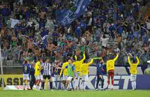 Festa da torcida do Cruzeiro no Mineirão com a vitória sobre o Democrata-GV, por 1 a 0. Edu marcou o gol celeste no último minuto