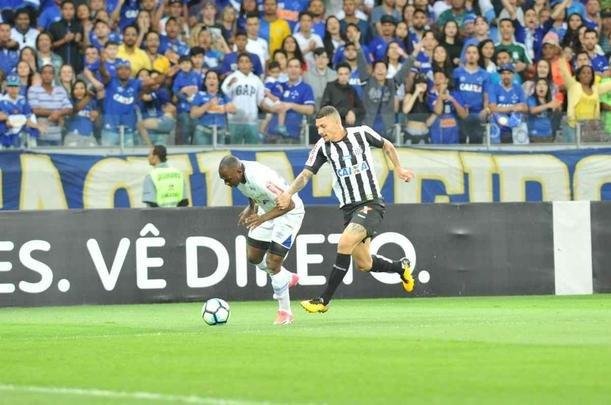 Imagens da torcida e da partida entre Cruzeiro e Santos, no Mineiro