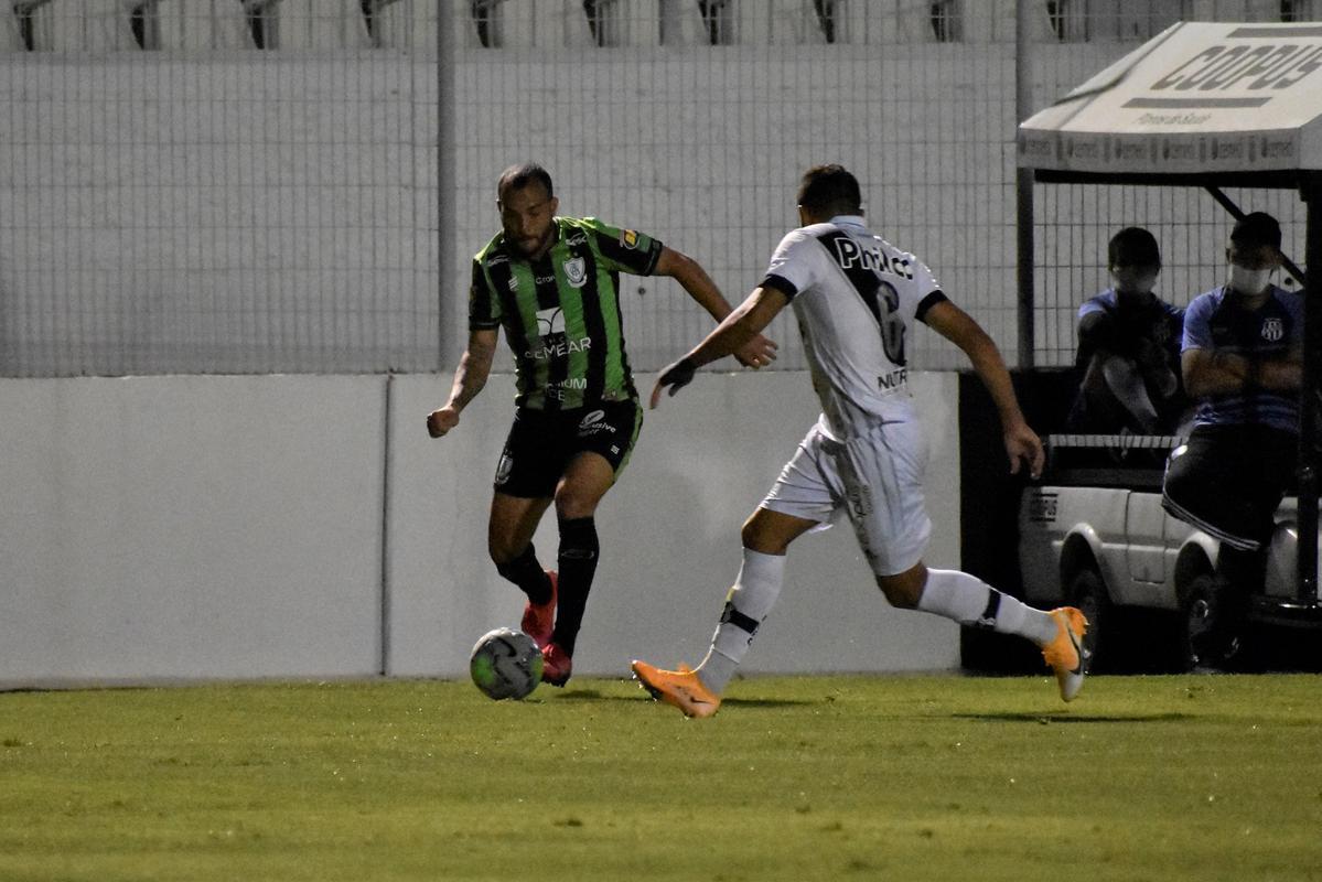 Fotos do duelo de ida da quarta fase da Copa do Brasil, entre Ponte Preta e América, no Moisés Lucarelli, em Campinas.