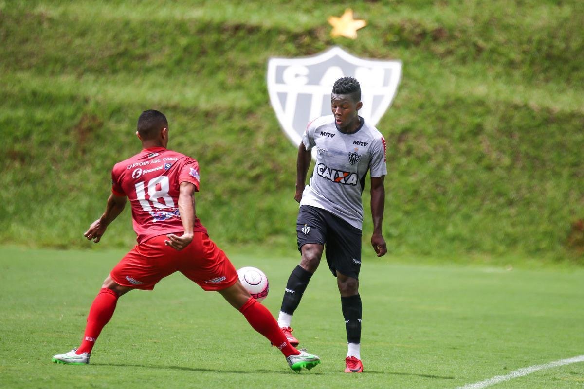 Imagens do jogo-treino do Atltico com o Guarani de Divinpolis