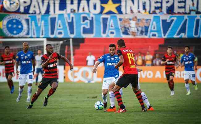 Jogo entre Cruzeiro e Sport pelo Campeonato Brasileiro de 2018