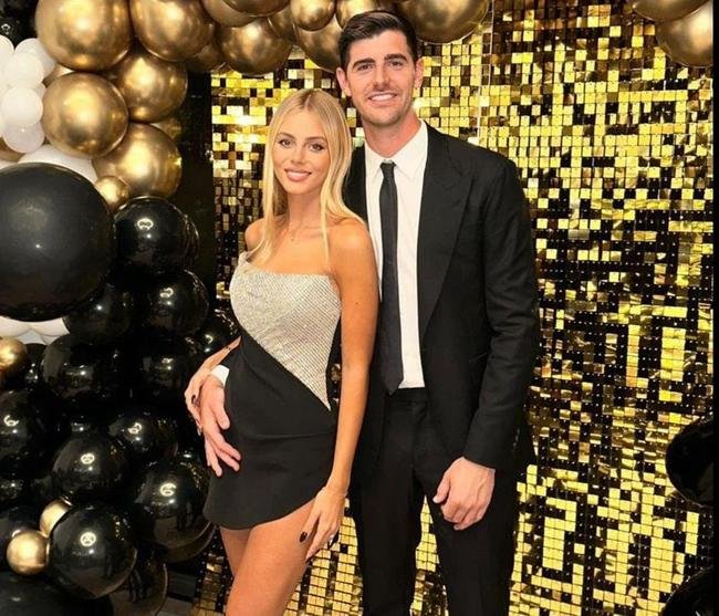 Courtois, goleiro belga do Real Madrid, e a esposa