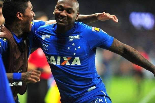 Sass entrou no segundo tempo e marcou o gol do Cruzeiro: 1 a 0