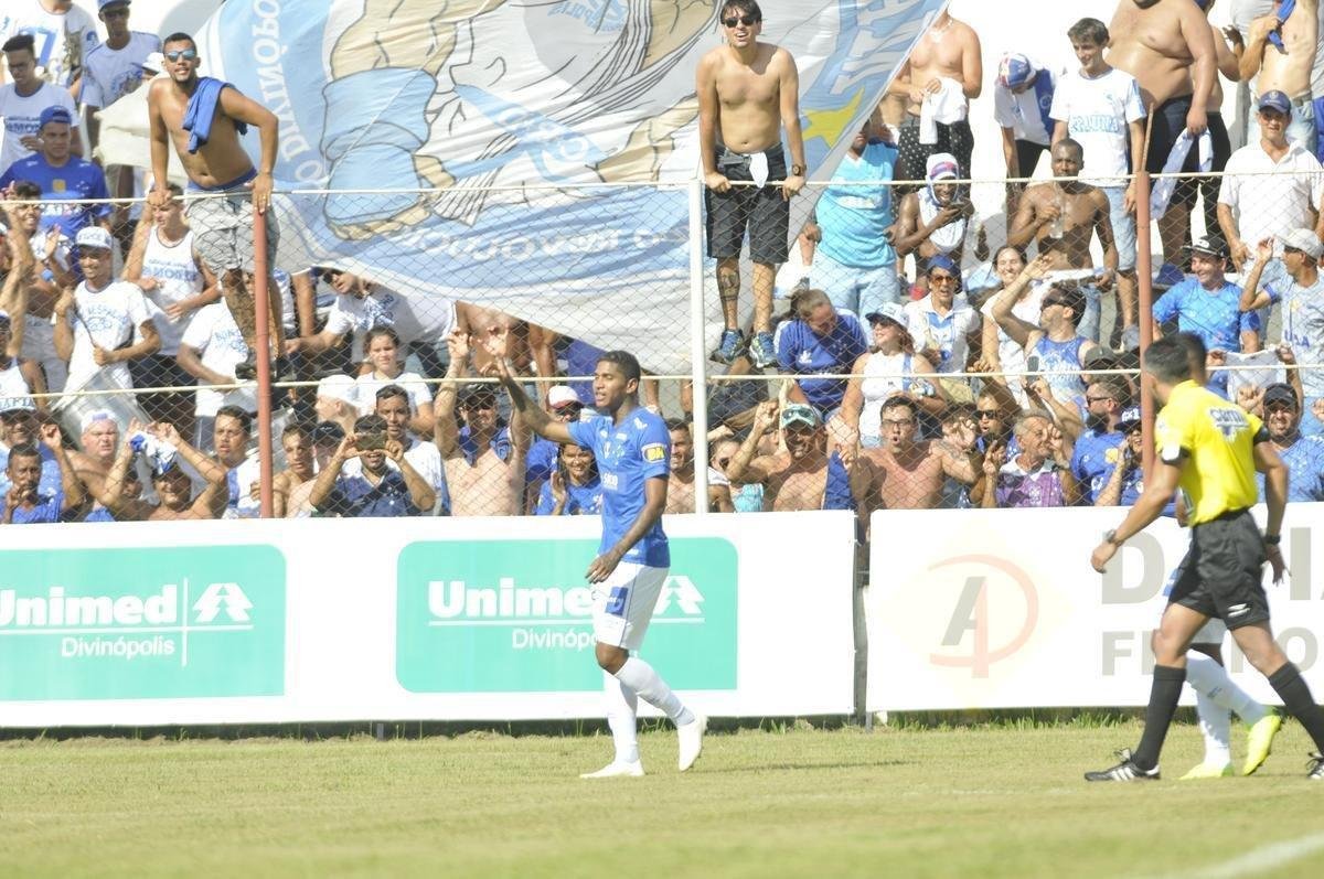 Cruzeiro abriu 2 a 1 no primeiro tempo, com gols de Raniel e Robinho; Alemo descontou para o Guarani