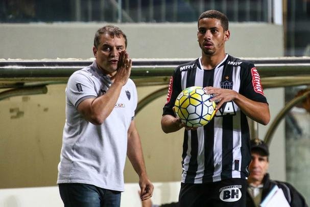 Gabriel - Zagueiro revelado pelo clube atuou com Diego Aguirre como lateral-direito