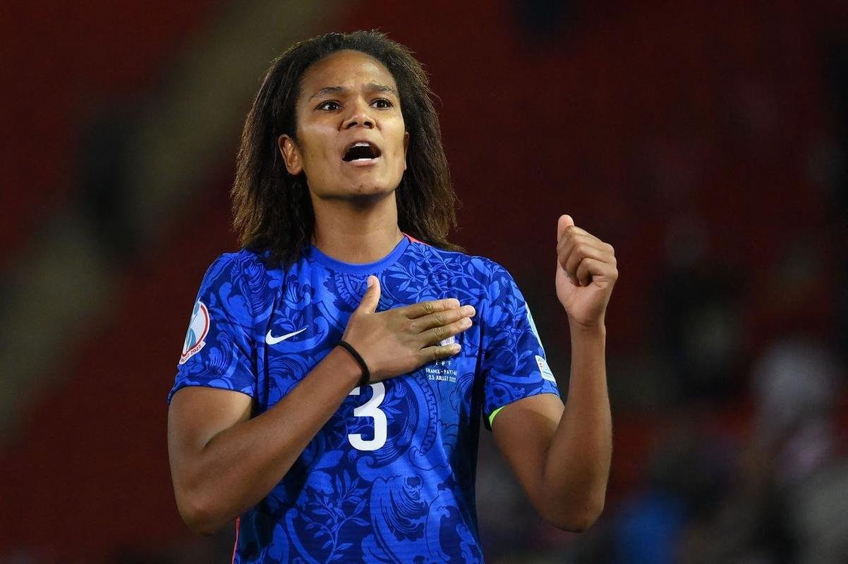 22 Wendie Renard (jogadora do Lyon e da Seleo Francesa)