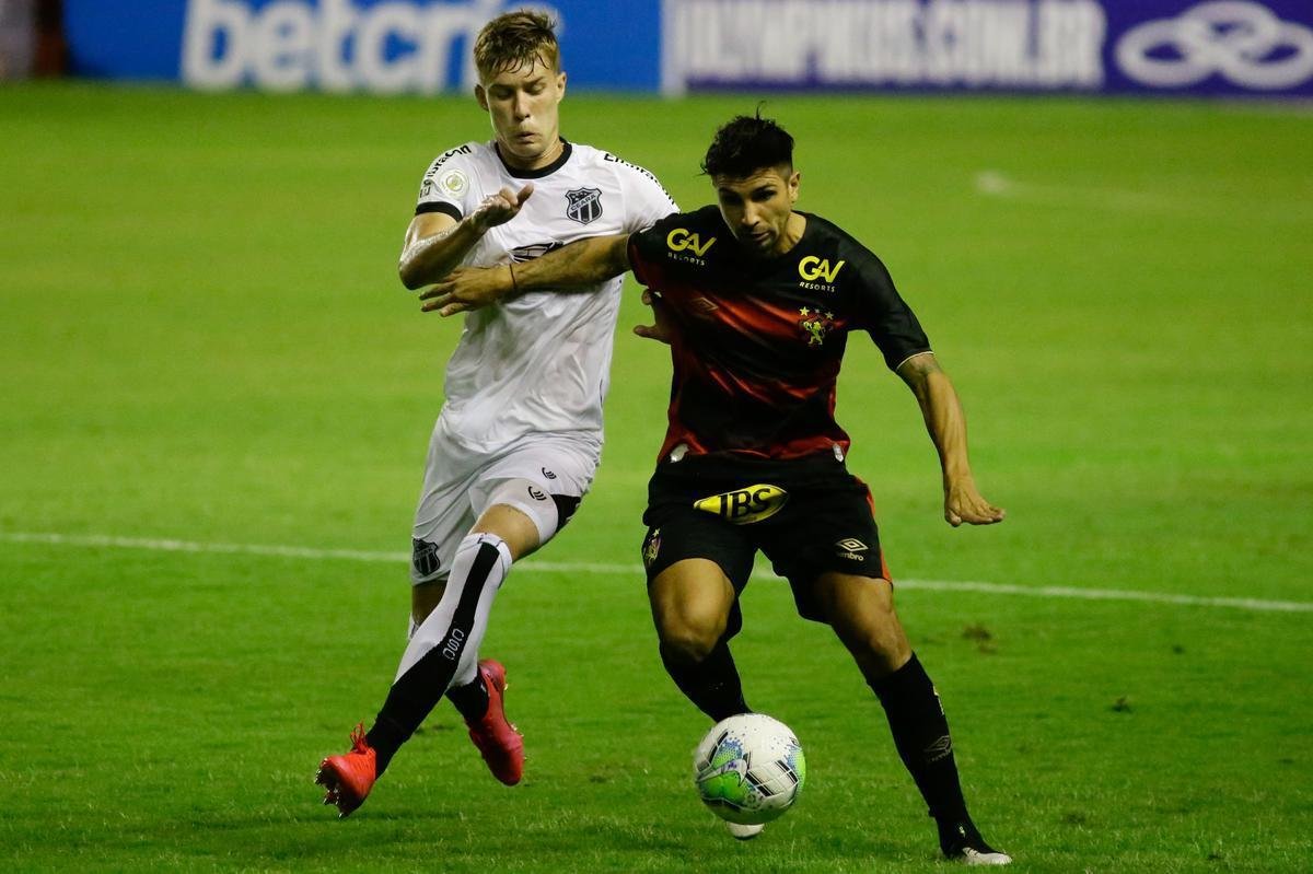 Sport estreou com clássico regional na série A e bateu o Ceará por 3 a 2, com dois gols de Elton e um de Jonatan Gomez, na Ilha do Retiro, sem público.