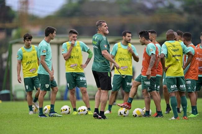 Elenco do Amrica se reapresentou no CT Lanna Drumond nesta quinta-feira, aps trs dias de folga