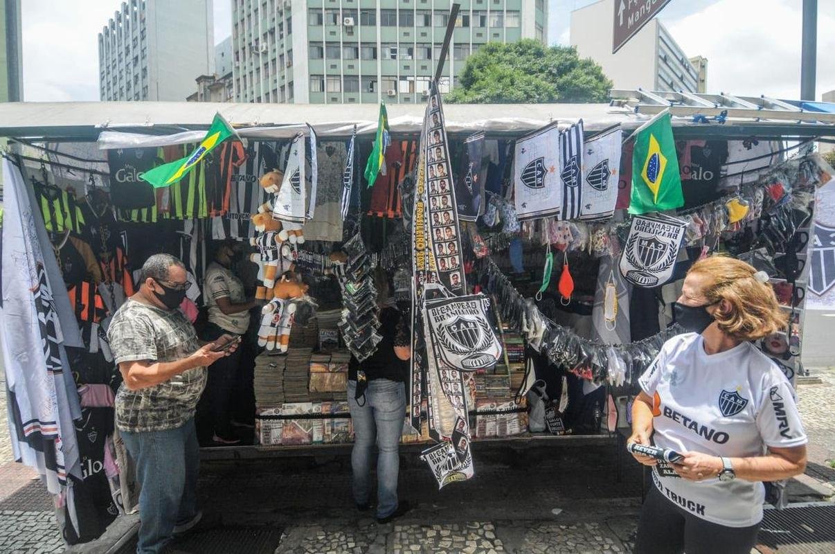 Fotos de atleticanos nas ruas de BH na manh desta segunda-feira (29/11)