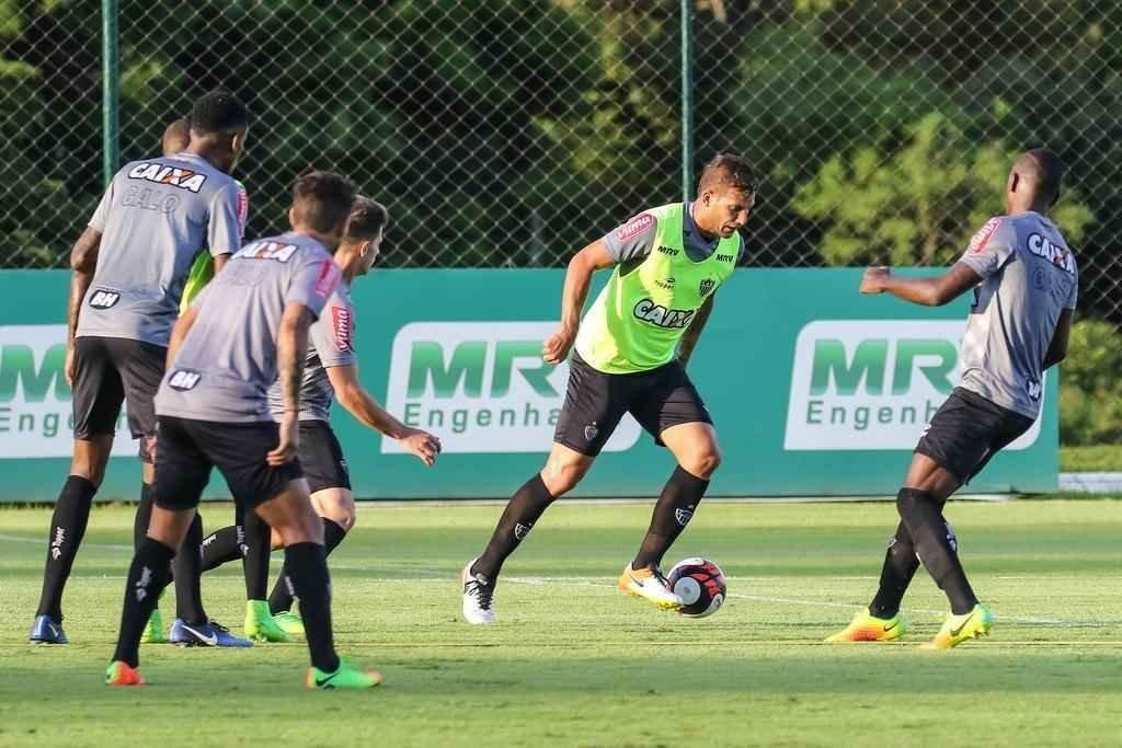 Fotos do treino do Galo com Victor e Luan em campo