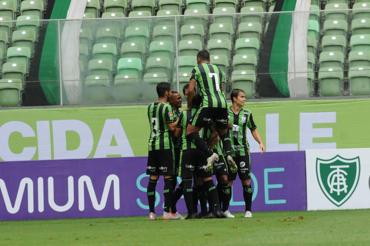 Fotos da vitria do Amrica sobre o Tombense, por 2 a 1, no Independncia, pela stima rodada do Campeonato Mineiro. Triunfo coloca Coelho na liderana do Estadual