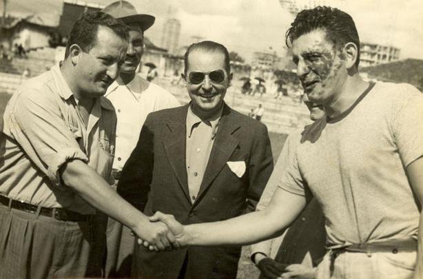 Fotos da carreira do polmico tcnico Yustrich, o Homo