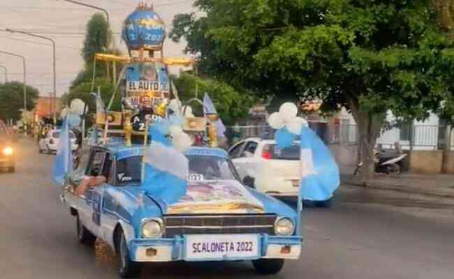Argentinos tm feito festa pelas ruas do pas, que est na final da Copa do Mundo