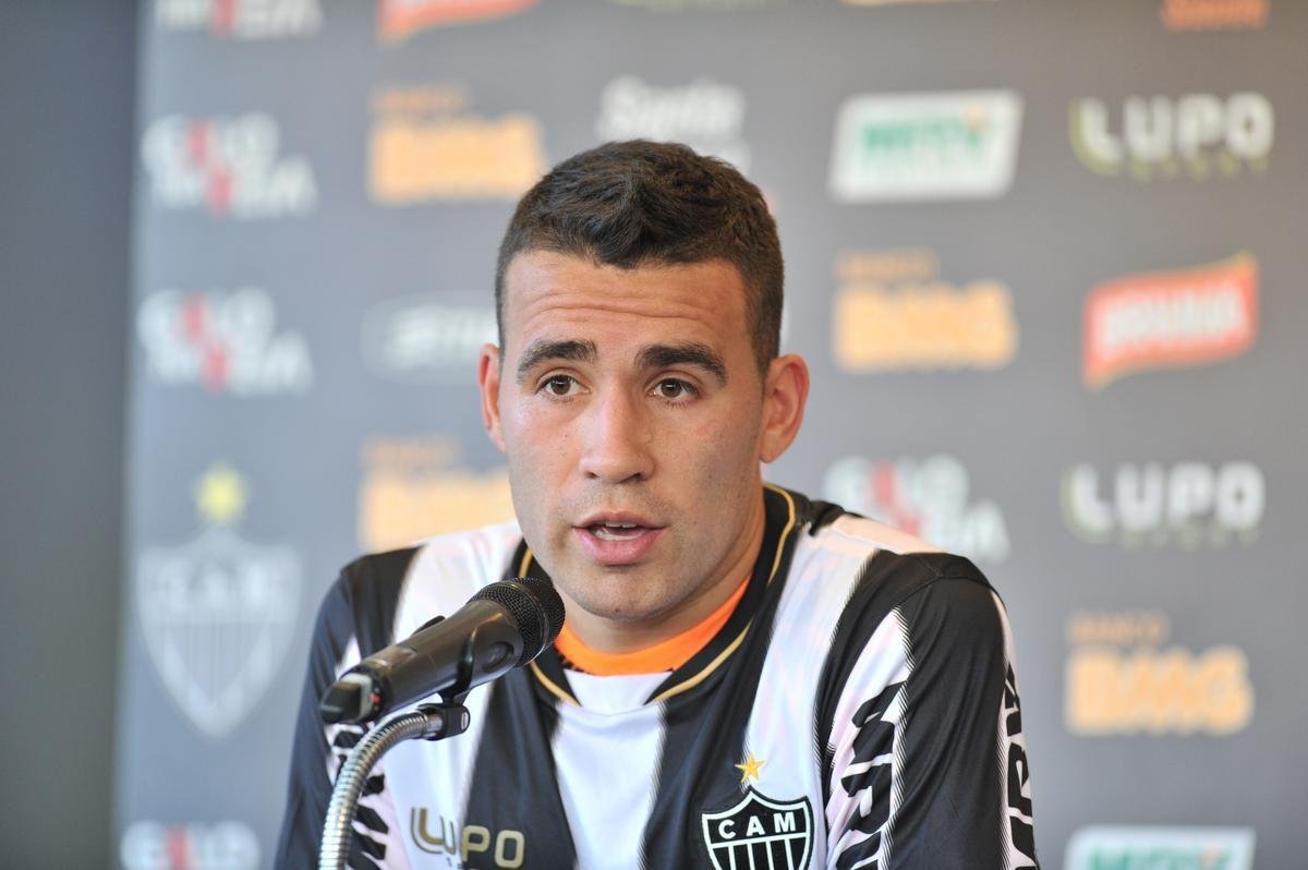 Otamendi - argentino chegou ao Atltico em fevereiro de 2014, emprestado pelo Valencia-ESP at o meio daquele ano. Devido a sua raa, ele se tornou o xod da torcida rapidamente. O zagueiro se despediu do Galo em maio, deixando saudades nos torcedores. 'Otamito' atuou apenas em 19 jogos e marcou um gol.