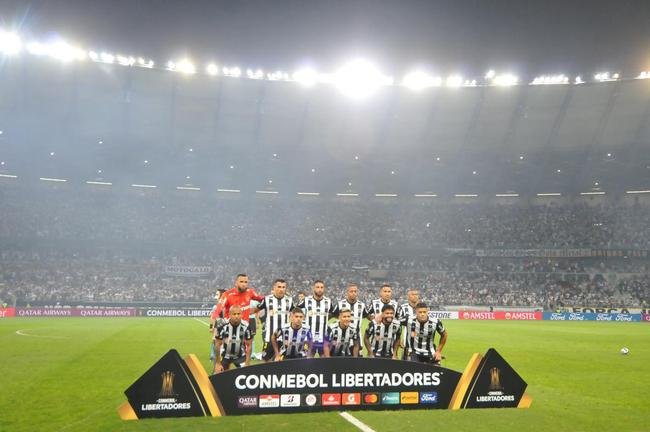 Mosaico da torcida do Atltico no Mineiro antes do jogo contra o Palmeiras: 'Vamos meu Galo'