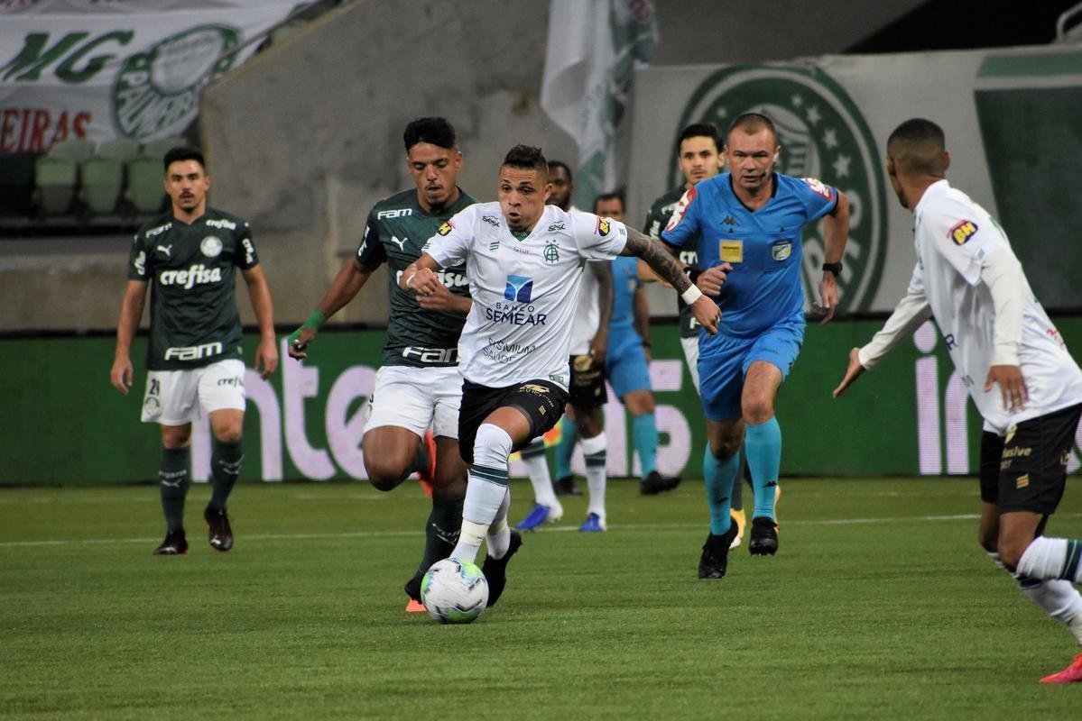 Palmeiras e Amrica se enfrentaram nesta quarta-feira (23), em partida de ida das semifinais da Copa do Brasil. O confronto foi realizado no Allianz Parque, em So Paulo. Na prxima quarta-feira (30), as equipes se reencontram no Independncia, em Belo Horizonte, s 21h30.