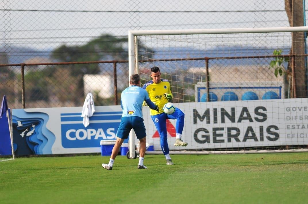 Tcnico Abel Braga comandou atividade fechada  imprensa na Toca da Raposa II