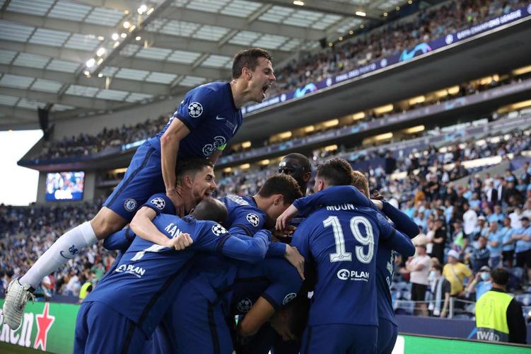 Imagens da grande decisão entre Manchester City e Chelsea no Estádio do Dragão