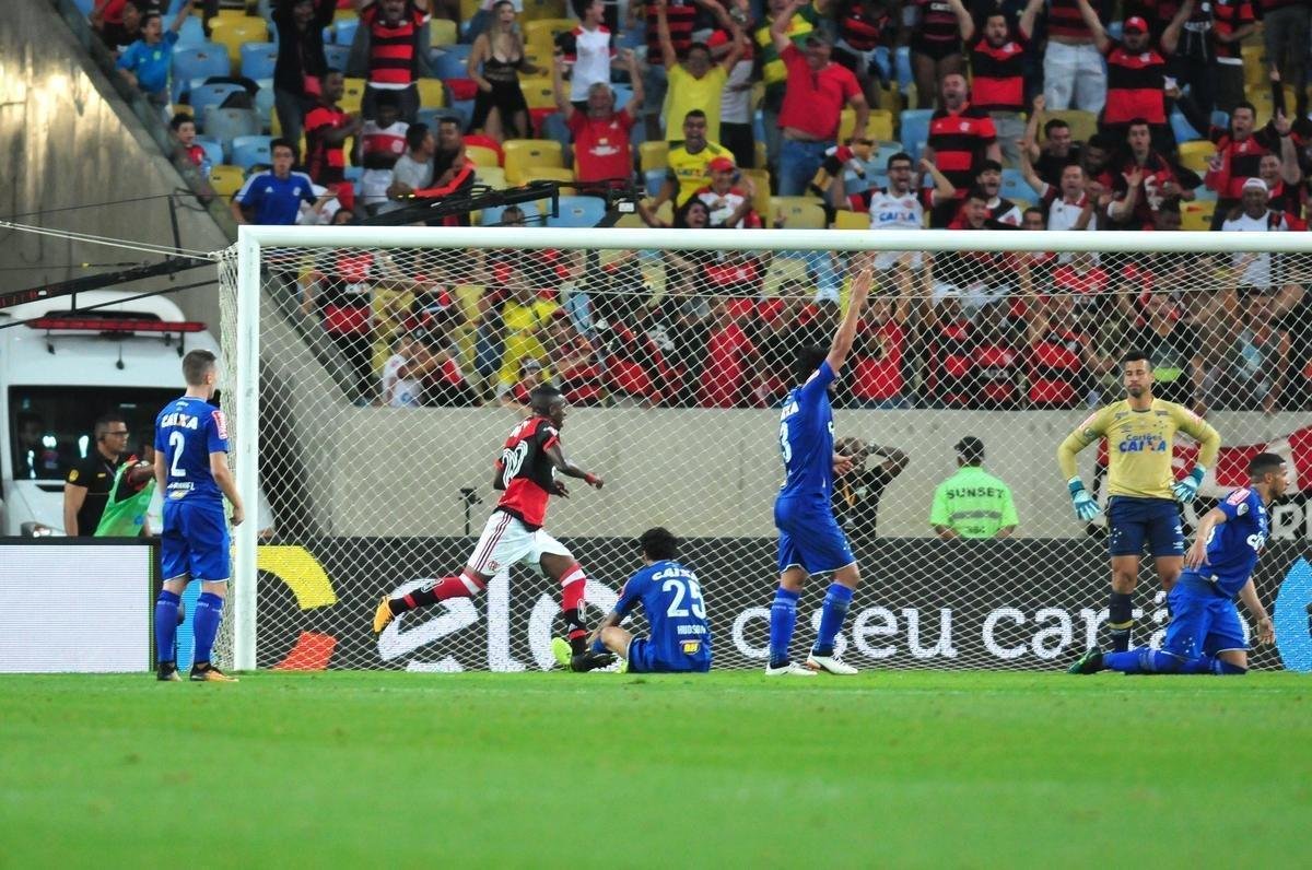 No segundo tempo, Flamengo saiu na frente, com Lucas Paquet. Aos 38, Arrascaeta empatou e fez a alegria da torcida cruzeirense no Maracan