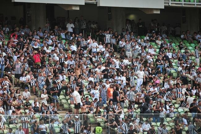As torcidas de Amrica e Atltico no Independncia, durante o clssico pela 24 rodada do Campeonato Brasileiro