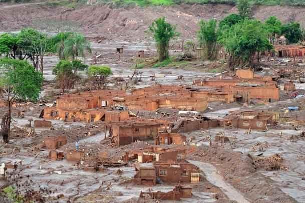 Cruzeiro e Amrica ficaram no empate, e permitiriam a chegada do Uberlndia  liderana