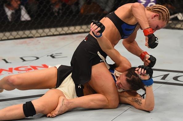 Justine Kish venceu Nina Ansaroff por decisão unânime