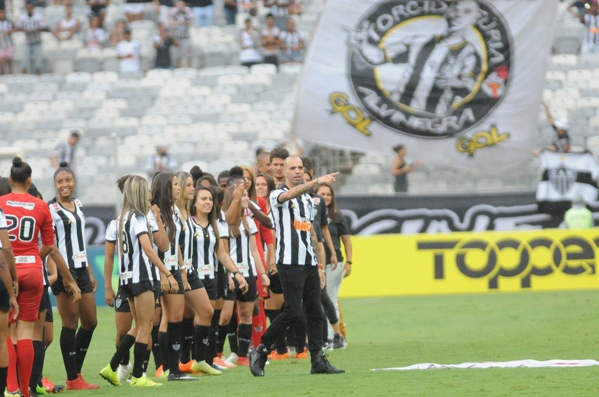 Galo apresentou Diego Tardelli e o novo time de futebol feminino