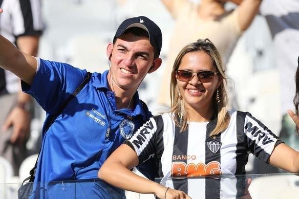 Imagens da torcida do Cruzeiro no clssico contra o Atltico 