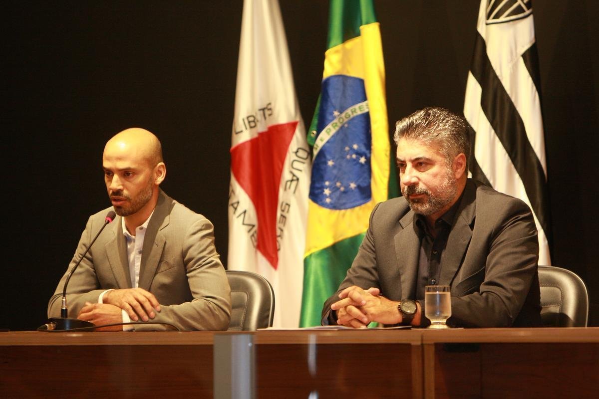 Veja imagens da entrevista coletiva de Srgio Sette Cmara