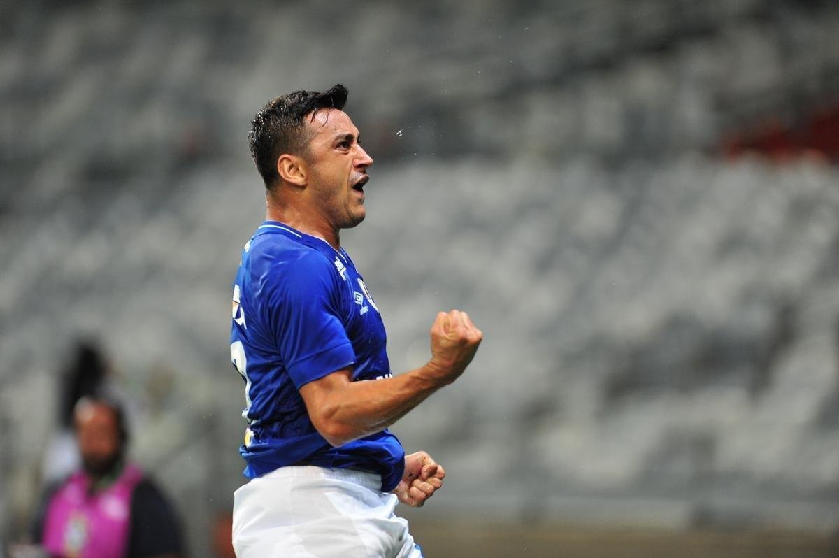 Imagens do jogo entre Cruzeiro e Uberlndia, pela 3 rodada do Estadual, no Mineiro