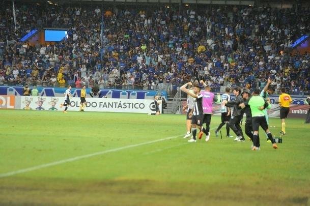 Fotos de Cruzeiro x Cear, no Mineiro, em jogo atrasado da 27 rodada do Brasileiro