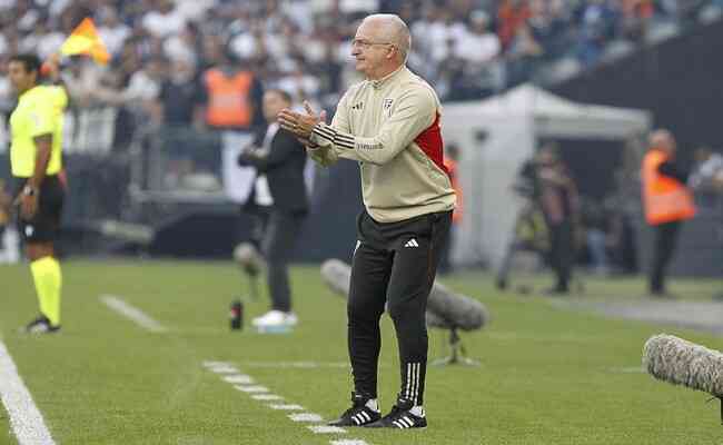 Técnico do Goiás diz que equipe merecia resultado melhor contra Corinthians