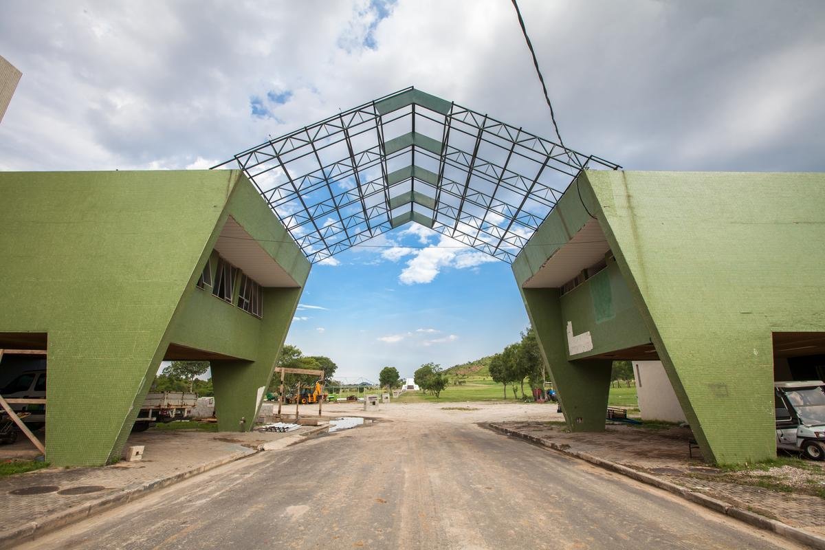 Construdo para o Pan'2007, o centro foi projetado de acordo com os padres da Federao Equestre Internacional (FEI). O complexo tem rea aproximada de 1 milho m.