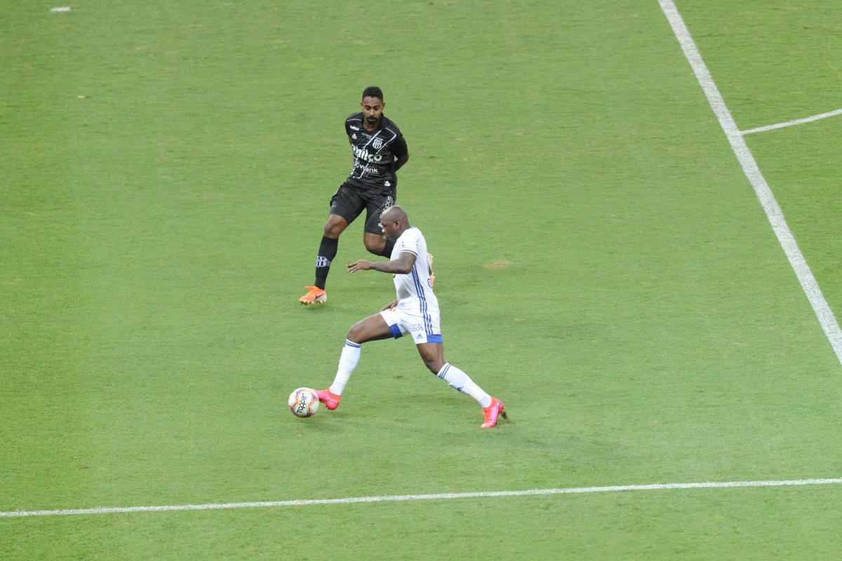 Fotos do jogo entre Cruzeiro e Ponte Preta, no Mineiro, em Belo Horizonte, pela 12 rodada da Srie B do Campeonato Brasileiro