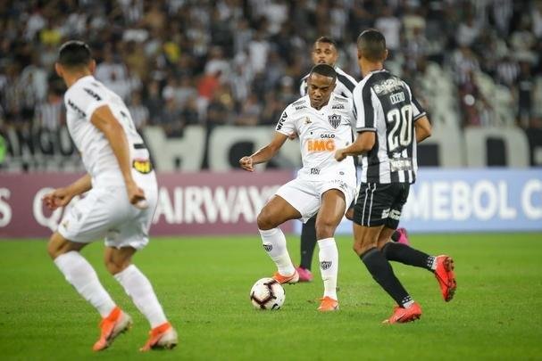 Fotos do duelo entre Botafogo e Atltico, no Estdio Nilton Santos, no Rio, pela ida das oitavas de final da Copa Sul-Americana