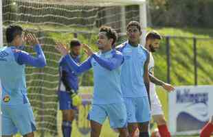 Com gols de Rafinha, David, Renato Kayzer e Murilo, Cruzeiro venceu Democrata-SL por 4 a 1 em jogo-treino nesta tera-feira, na Toca da Raposa 2 (fotos: Juarez Rodrigues/EM D.A Press)