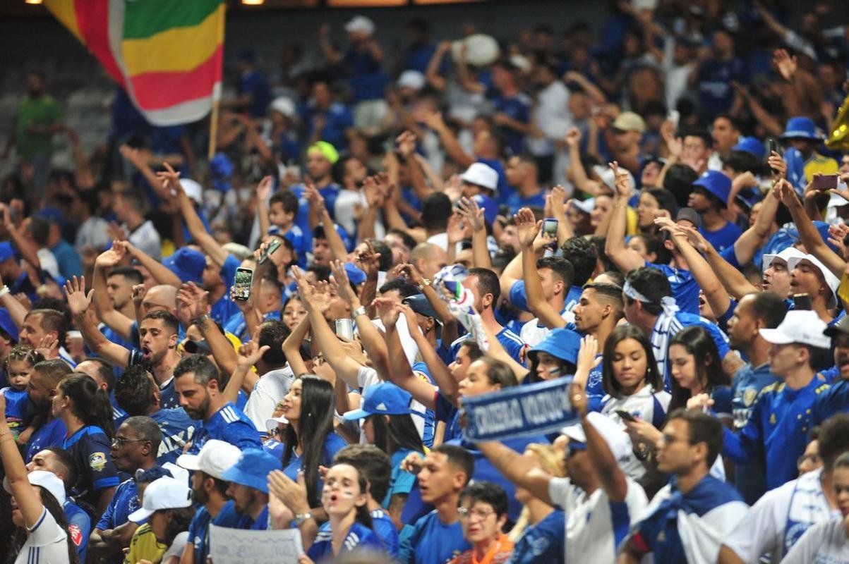 Festa da torcida do Cruzeiro no Mineiro diante do Vasco pela Srie B