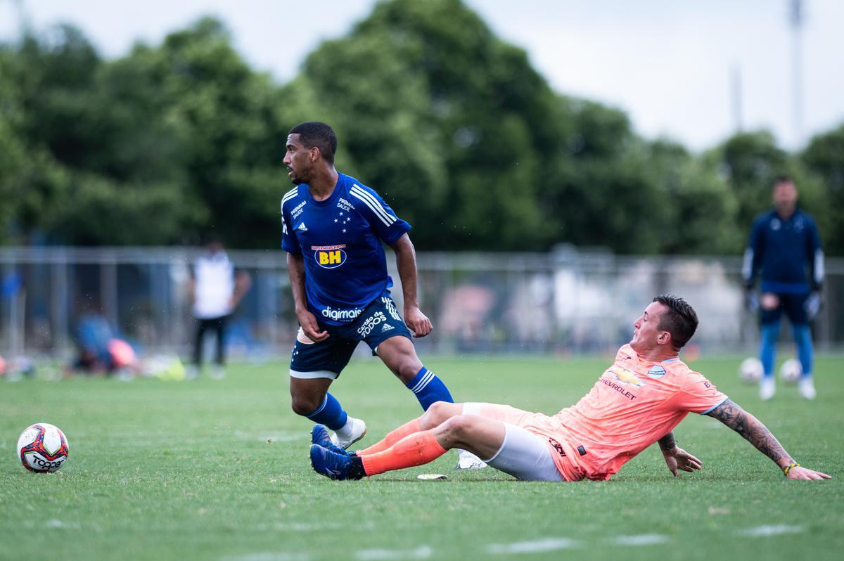 Imagens do jogo-treino entre Cruzeiro e Bolívar, neste sábado (20/2), na Toca da Raposa II. Time celeste venceu por 1 a 0