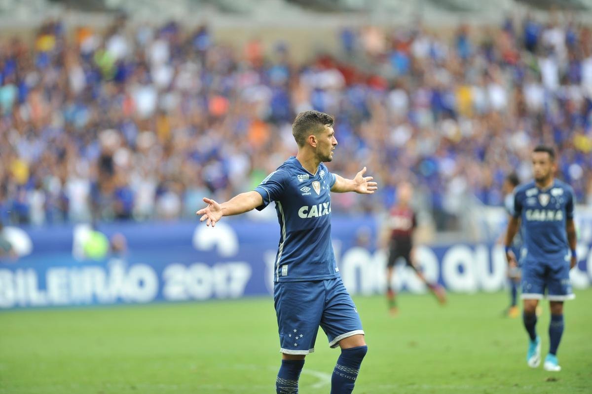 Fotos do jogo entre Cruzeiro e Atltico-PR, no Mineiro, pela 32 rodada do Brasileiro