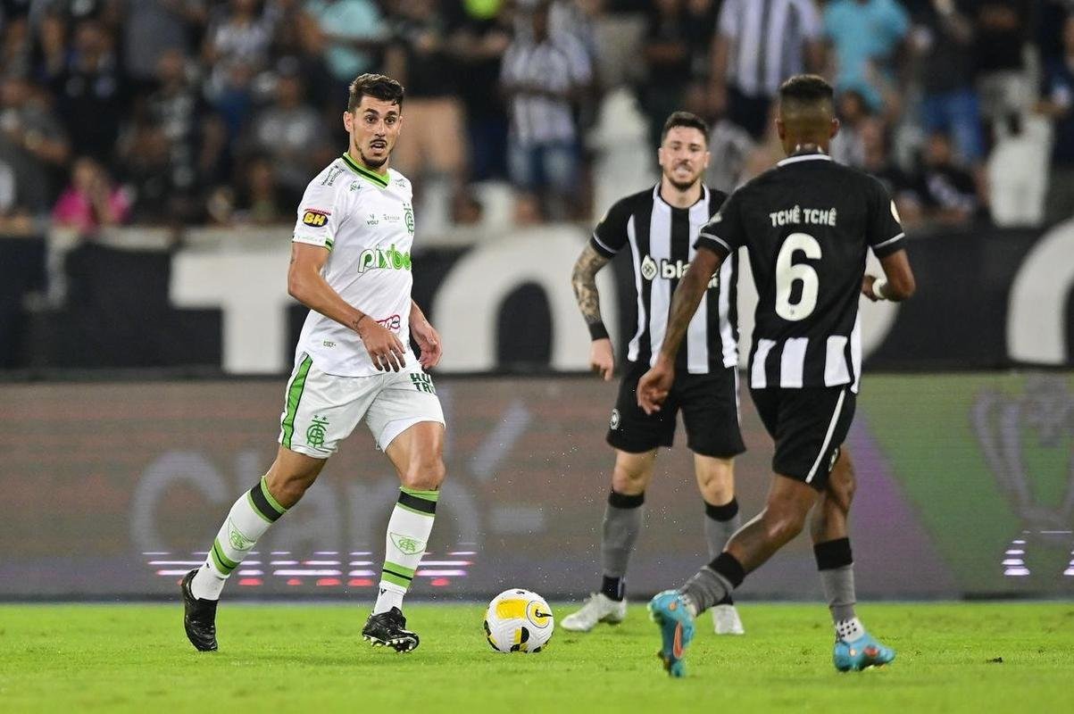 Fotos da partida entre Botafogo e Amrica, pelo duelo de volta das oitavas de final da Copa do Brasil. Jogo foi realizado nesta quinta-feira (14), no estdio Nilton Santos, na cidade do Rio de Janeiro.