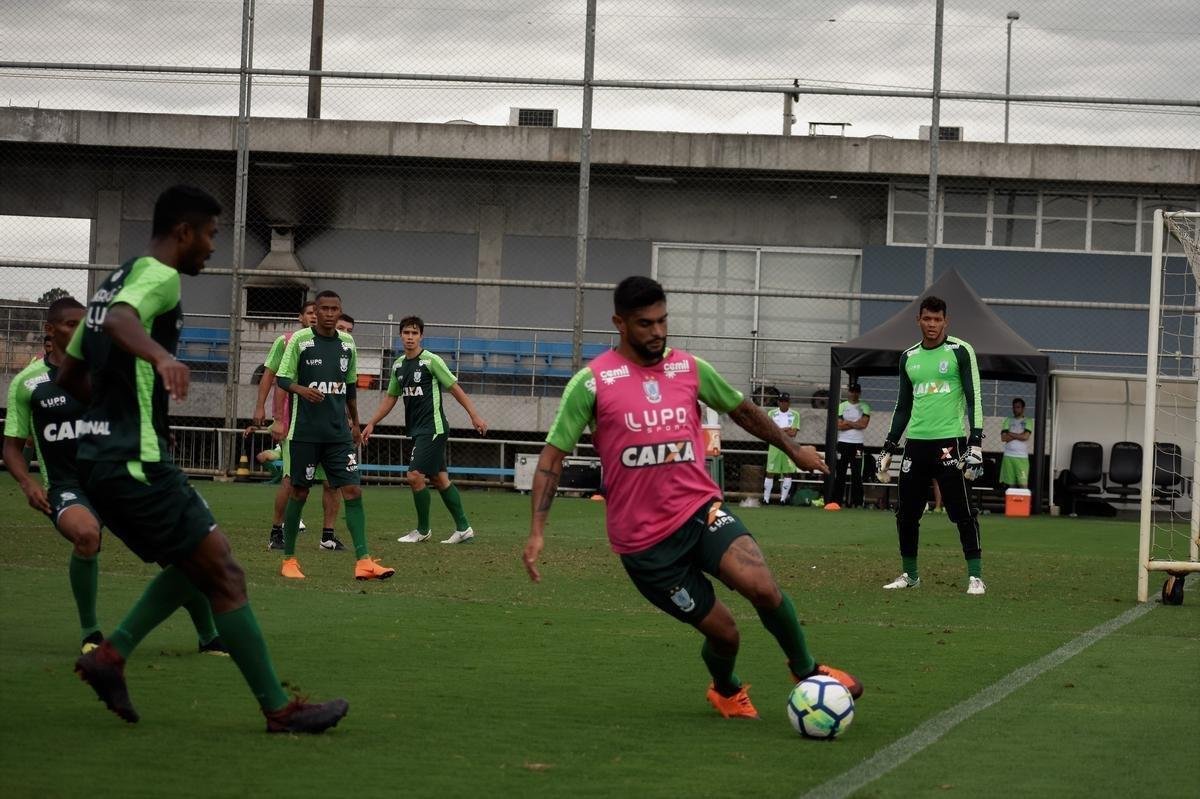 Treino do Amrica no CT do Grmio, em Porto Alegre, antes de 'deciso' contra o Inter pelo Brasileiro