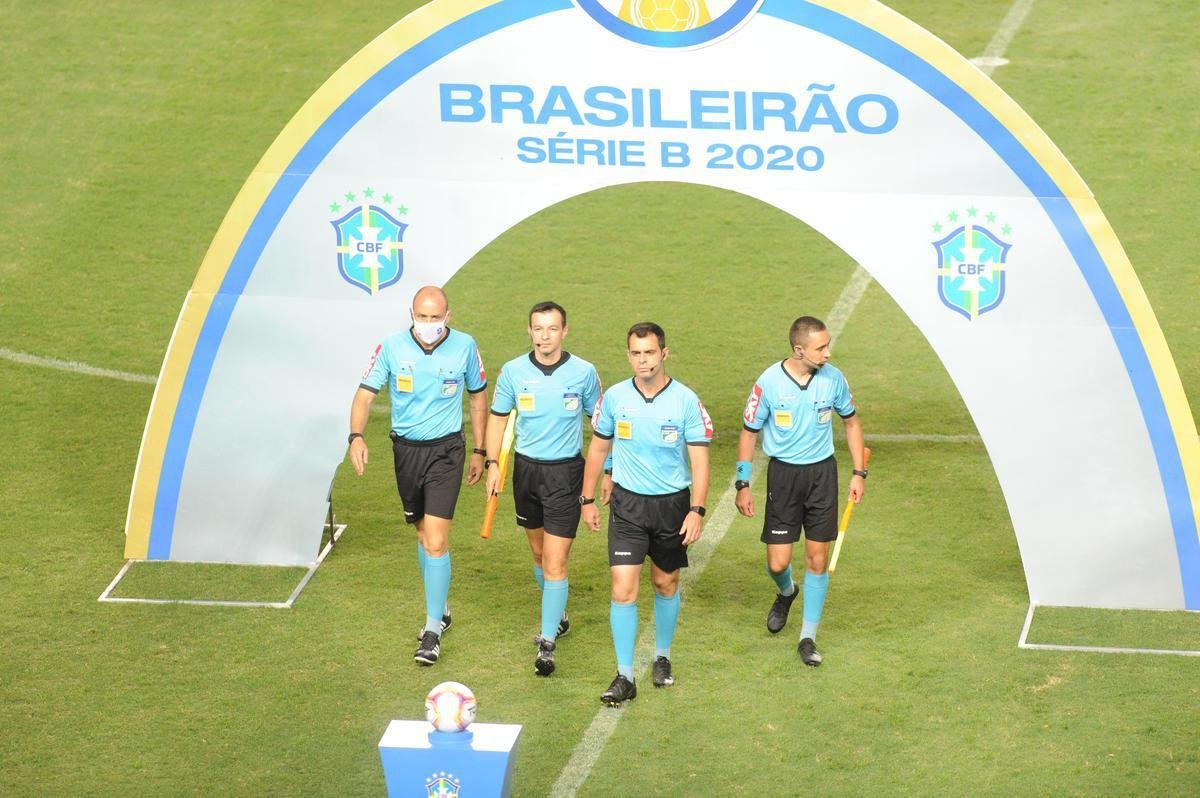 Fotos do jogo entre Amrica e Sampaio Corra, no Independncia, em Belo Horizonte, pela 27 rodada da Srie B do Campeonato Brasileiro